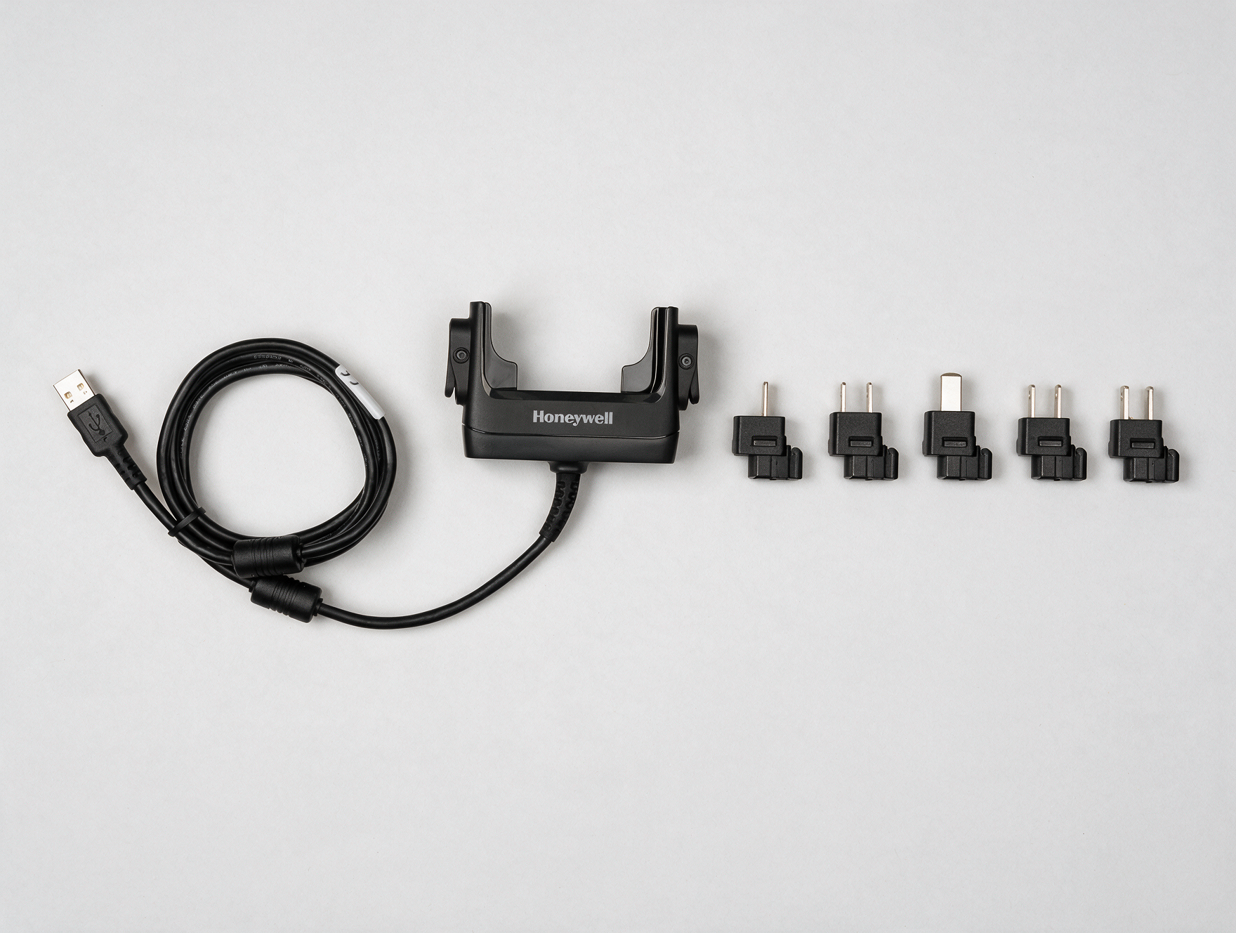 Câble USB-C Honeywell ScanPal EDA52 avec son bloc d'alimentation et ses adaptateurs de prise